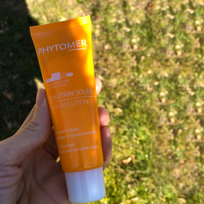 Солнцезащитный крем для лица и чувствительных зон Phytomer Sun Solution Sunscreen Face and Sensitive Areas SPF30