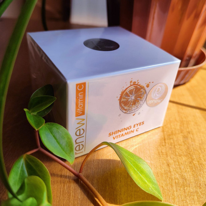 Крем для повік з вітаміном С Renew Shining Eyes Vitamin C