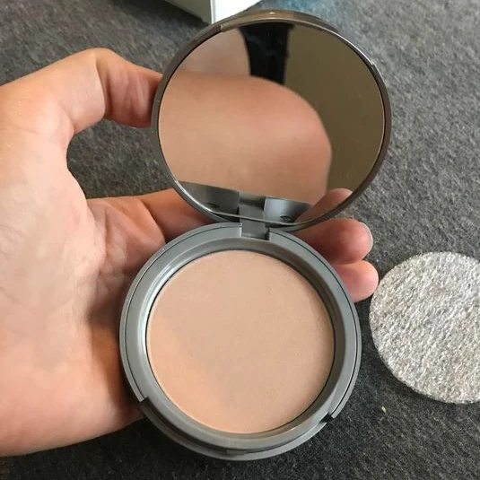 Прессованный минеральный хайлайтер Colorescience Champagne Kiss Illuminator