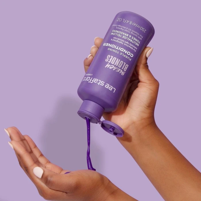 Кондиционер для тонирования окрашенных волос Lee Stafford Bleach Blondes Purple Toning Conditioner