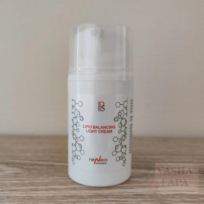 Легкий крем для восстановления баланса кожи Derma Series Lipid Balancing Light Cream