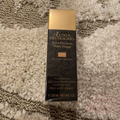Эликсир ледников тональный крем "Цвет Розовый Беж" l'Elixir des Glaciers Teint Precieux Rosy Beige In New York